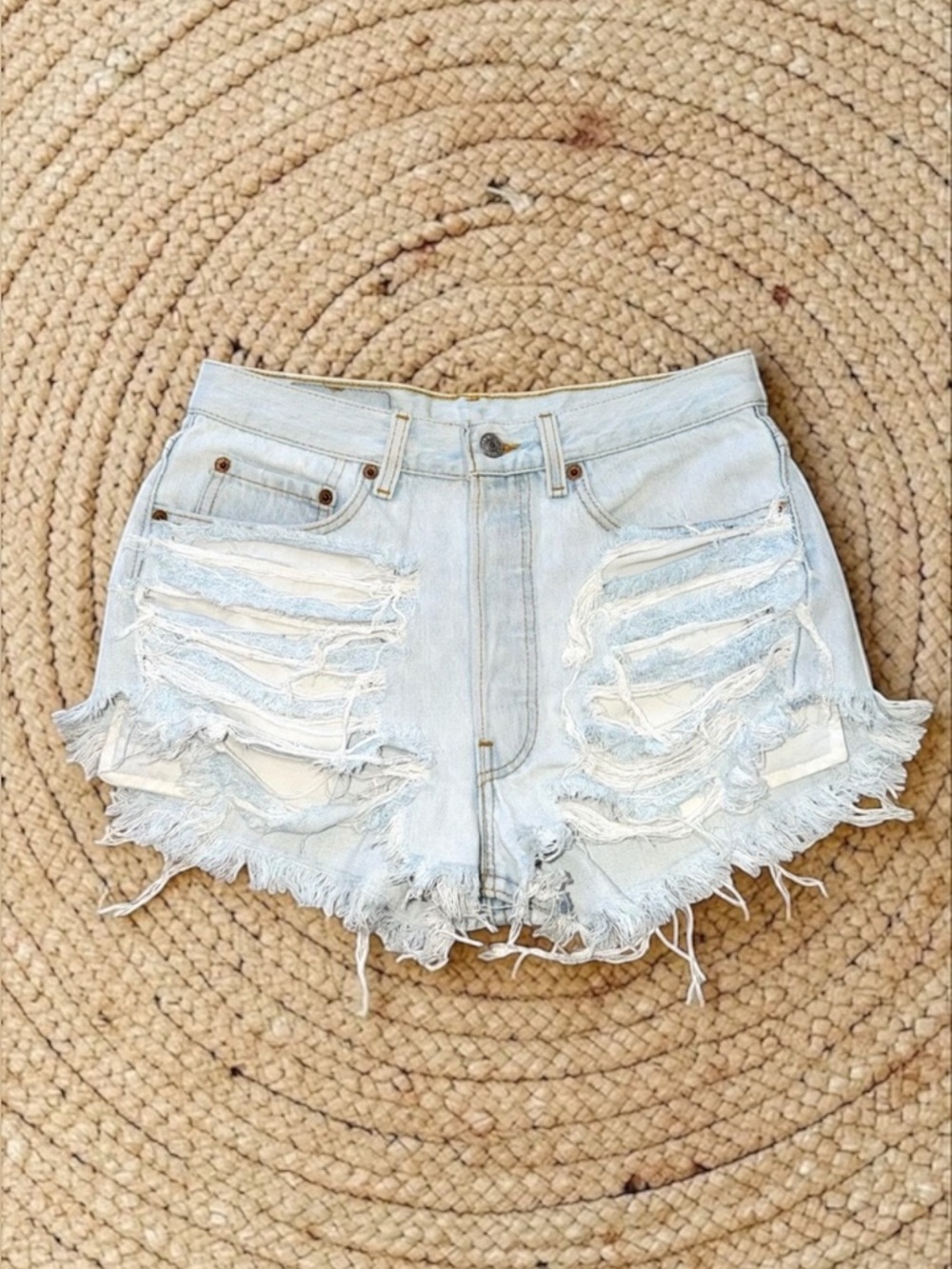Vintage Levi’s Light Wash Retro Distressed High Rise Raw Hem Jean Shorts Size 26